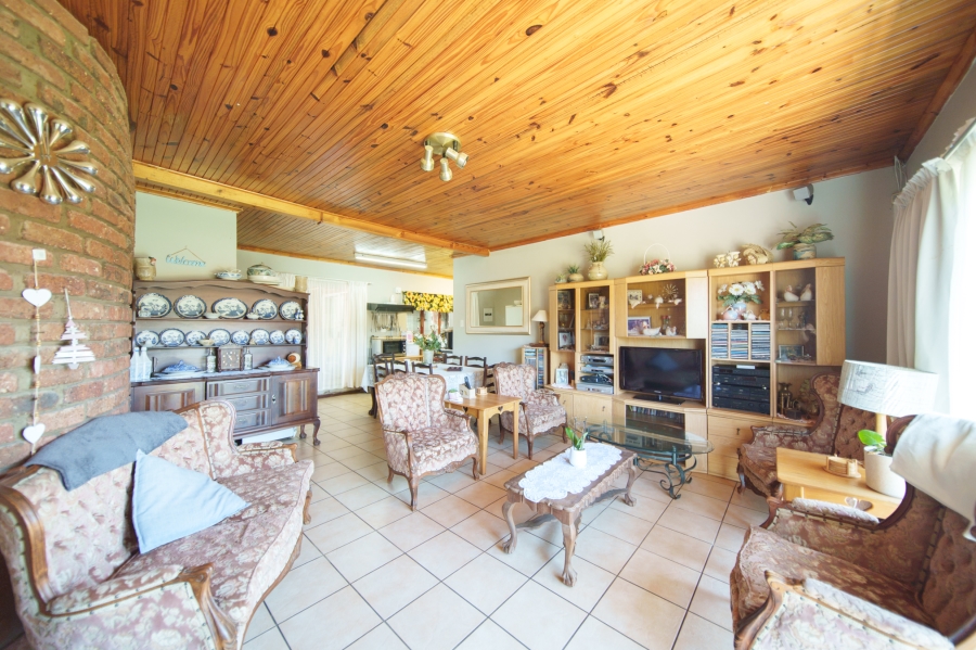 5 Bedroom Property for Sale in Queensberry Bay Eastern Cape